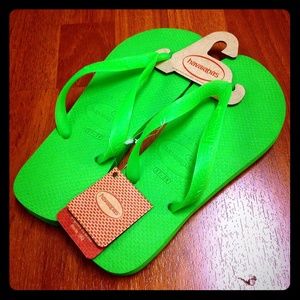 Havianas in Neon green! Size 4/5 😍😍😍